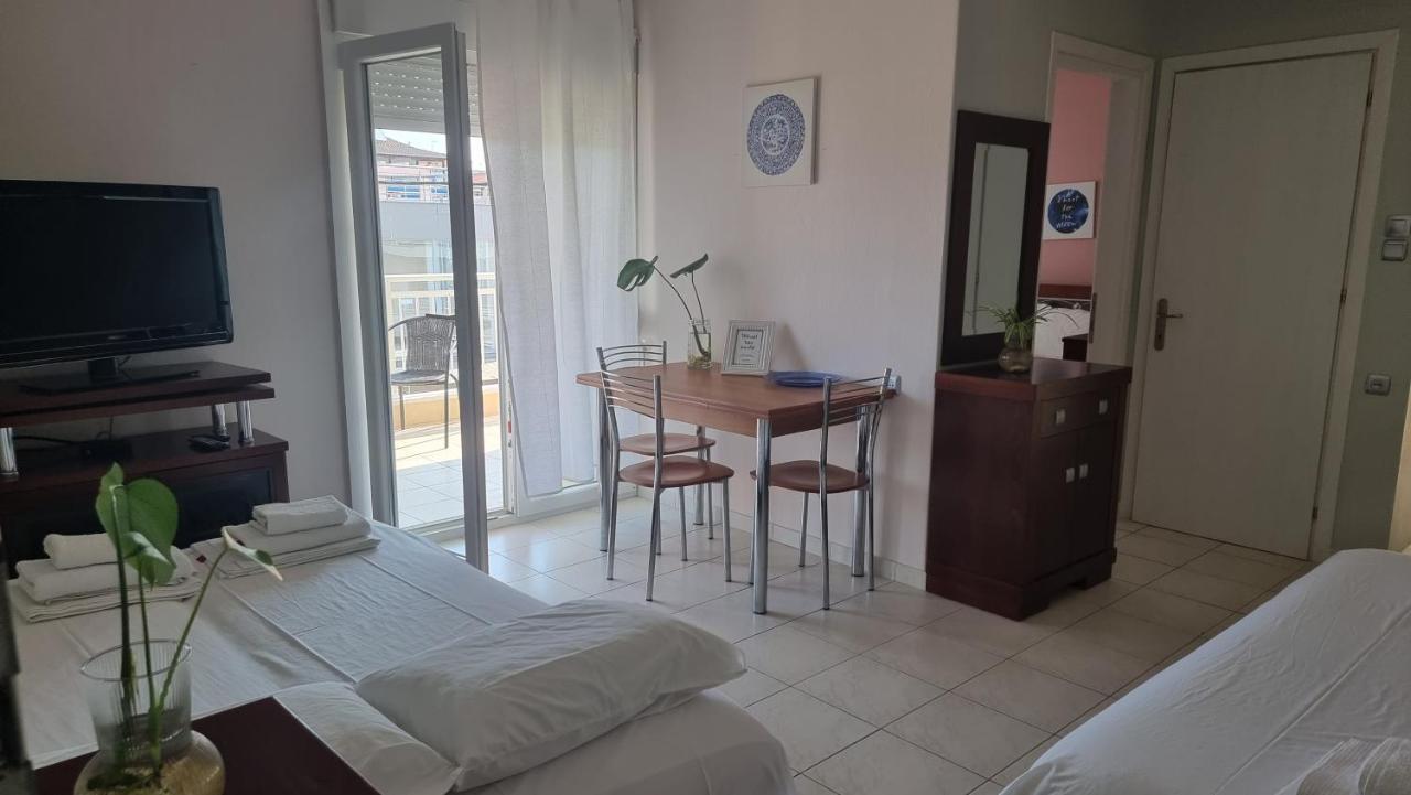 Paralía Seaside Luxury Suites By Sarigianni מראה חיצוני תמונה